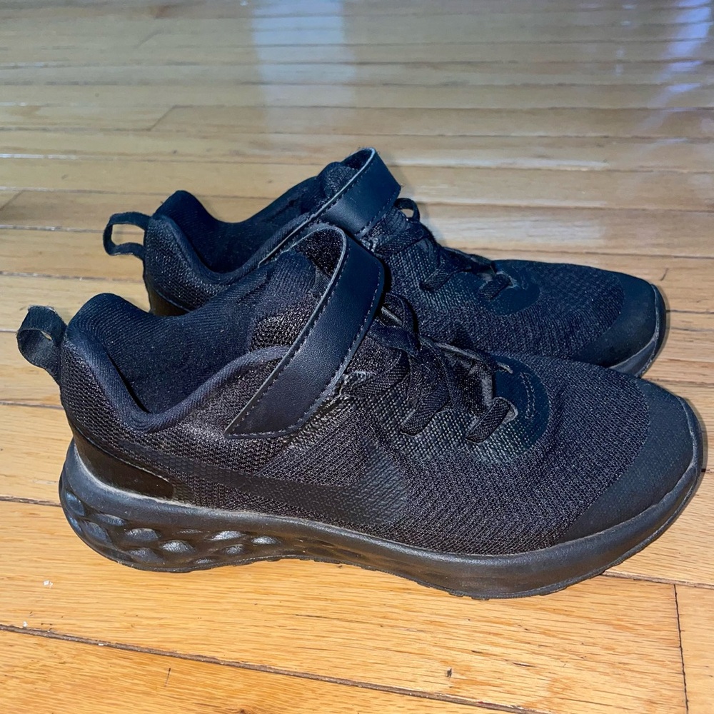 NIKE SZ 2
